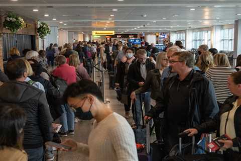 An airline CEO says that airports were to blame for the summer travel chaos because they were not ready to welcome passengers