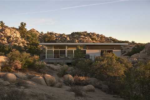 A Prefab Home Takes Shape Among the Boulders of Yucca Valley