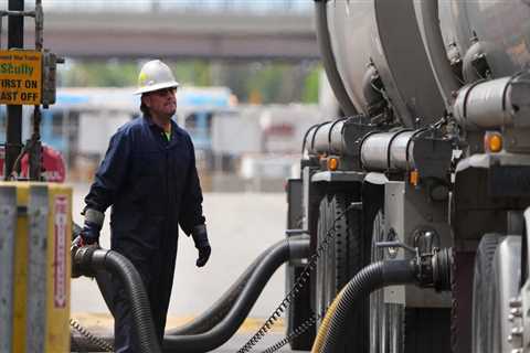 Oil prices could once again soar to $125 a barrel in 2023 if China ends its COVID-19 lockdown policy, Goldman Sachs says
