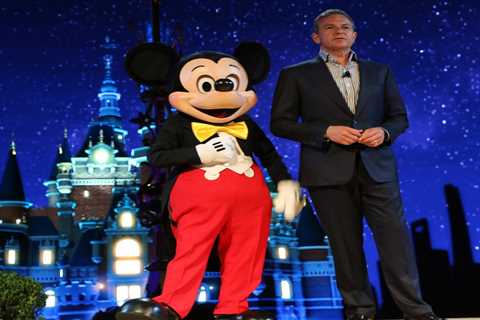 Netflix co-CEO Reed Hastings reacts to surprise news that Disney is bringing back Bob Iger: 'Ugh. I had been hoping Iger would run for president'