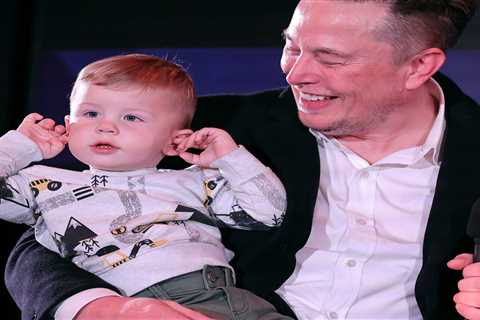 Elon Musk's 2-year-old son ran around Twitter's office and played with toys while his dad talked to advisors about moderation, report says