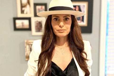 A mom of 3 quit her toxic job to be a reseller on Poshmark. She loves it but warns it's a '24/7' commitment.