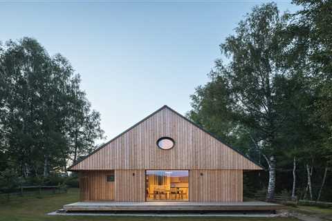 This Cute Lakeside Cabin in the Czech Republic Looks Like a Toy