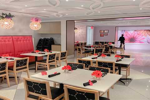 I visited the American Girl Doll Cafe in NYC and ate lunch with a few of the iconic toys. The experience was unforgettable &mdash; if a bit overpriced.