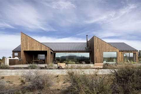 An SF Couple Erect a Hashtag-Shaped Home in the High Desert