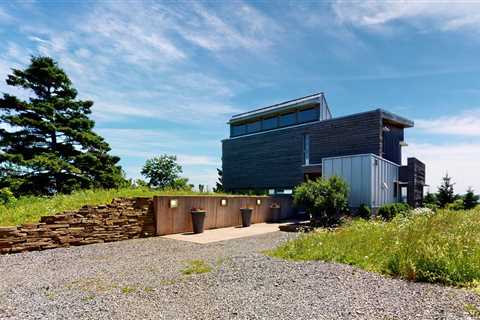 This Seaside Gem Offers a Gateway to Discovering the Beauty of Nova Scotia