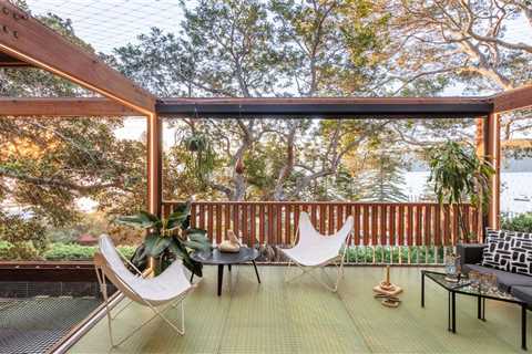 This Home’s Hillside Perch Gives It the Feeling of Floating in the Trees