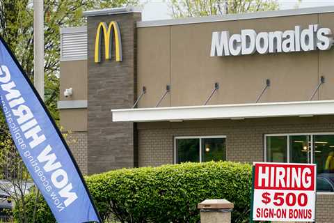 See how McDonald's, Subway, Chipotle and other chains are using robots and AI to make faster orders with fewer workers