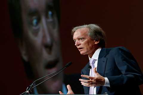 Billionaire investor Bill Gross warns of chaos ahead for US housing and bond markets if the Fed keeps pushing up interest rates