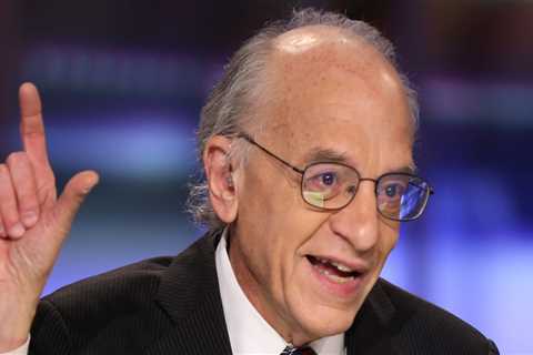 US stocks could surge 20% in the first 6 months of 2023 as the Fed wraps up its inflation fight, Wharton professor Jeremy Siegel says