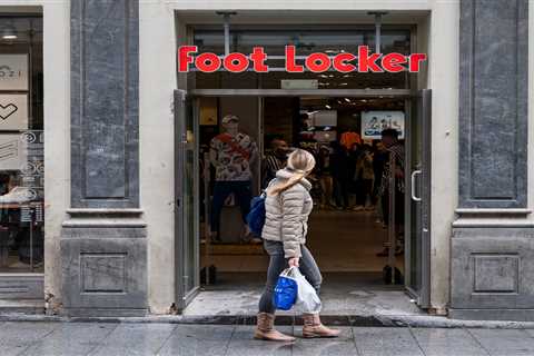 There's one big problem with Nike's plan to sell sneakers directly to consumers &mdash; they still love to shop at Foot Locker and Dick's