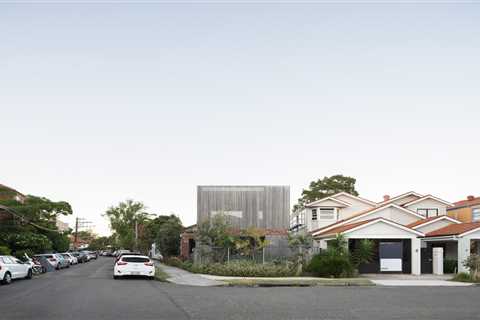 A Compact Home in Suburban Australia Lives Large With a Garden and Outdoor Bath