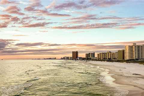 Floridians can blame vacation homes and 'oppressive' homeowners associations for their high rents, economist says