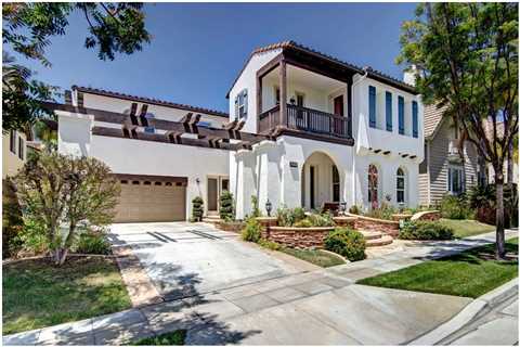 How Much Should I Spend on a House? 5 Tips to Help You Make a Decision