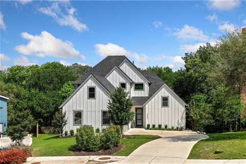 Experts Reveal The Best Paint Colors for Selling a House in 2023