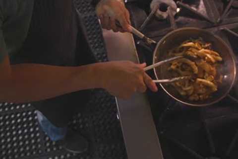 Hawaii's Kitchen: Market City Shopping Center - Win-spuntino Italian Cafe