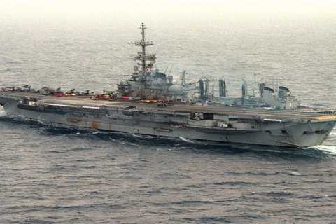 Brazil just sank its biggest warship into the Atlantic Ocean after failing to sell it for scrap metal. The ship was big enough to carry 39 aircraft &mdash; take a look.