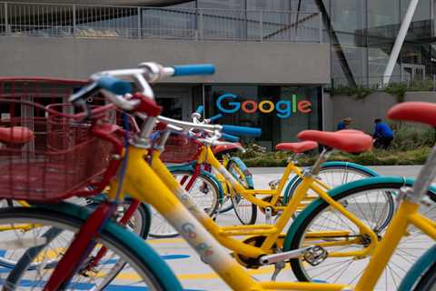 A Google engineer said taking her kids to school just after finding out she'd been laid off was like being 'in a fog' in a heartfelt Medium post