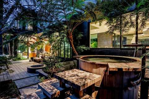 Every Day Feels Like Vacation at This Marmol Radziner Stunner