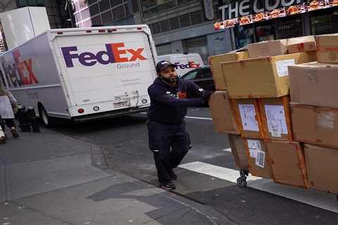 FedEx warns drivers not to throw packages or make 'obscene or offensive markings' on them