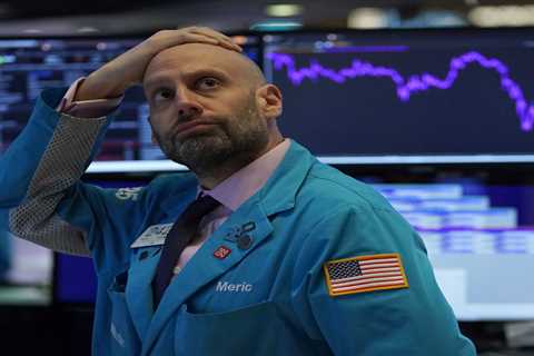 The S&amp;P 500 faces a near-term selloff and likely won't rally until the Fed starts cutting rates, JPMorgan's top strategist says