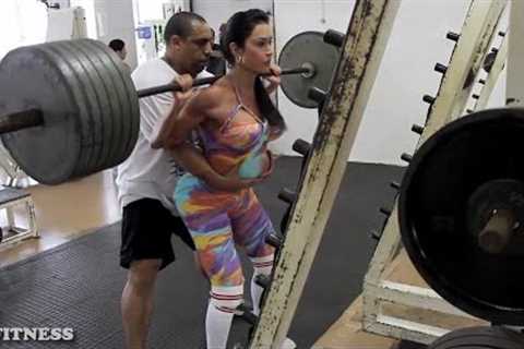 She Makes Fake Weights Great Again (GYM IDIOTS)