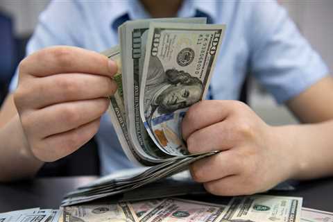 Short-term cash is back in style with yields sizzling around 5%, but watch out for a Fed policy U-turn, says investment strategist