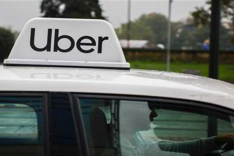 Uber and Lyft drivers say vehicles with Apple CarPlay, plastic screen dividers, and phone chargers for passengers make rides easier and more fun