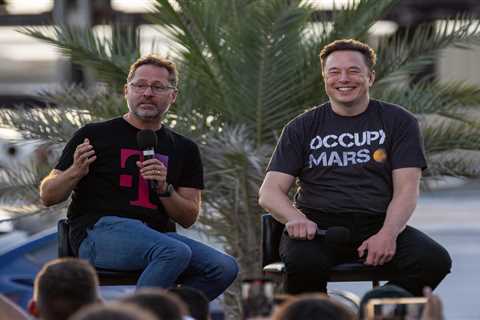 Elon Musk's SpaceX plans to test Starlink and T-Mobile's cell phone service this year in an attempt to eliminate dead zones worldwide, exec says