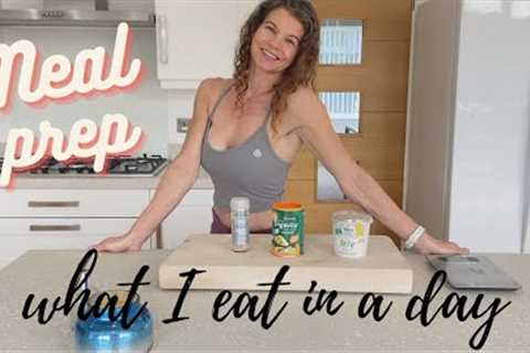 WHAT I EAT IN A DAY | my secret to stay fit and healthy over 50