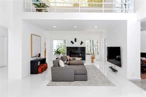 If You Hate Color, You’ll Love This Snow-White Home in a New York Hamlet
