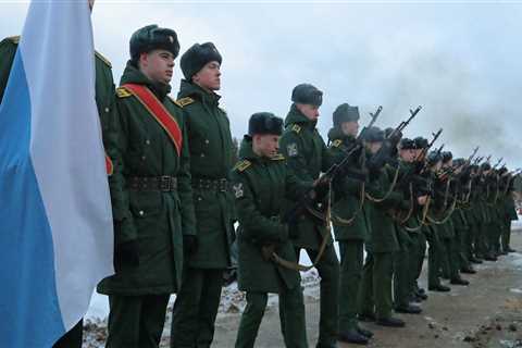 Russia faces an 'exodus' of troops as prisoners recruited to fight in Ukraine start to be pardoned and return home, says UK intel