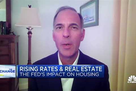Housing market was already dropping into recession, says Moody's economist Mark Zandi