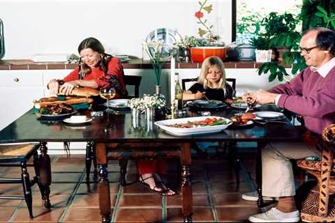 The Photos of Joan Didion That Defined the Californian Kitchen