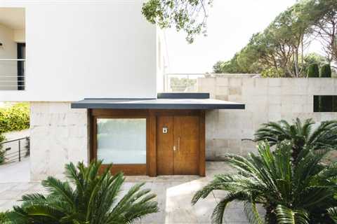 This Summery Home in Spain Makes Us Want to Put Away Our Puffer Coats for Good