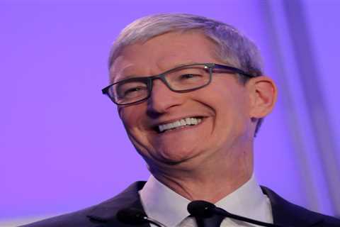 CHART: We analyzed Apple's revenue per employee to show how it's avoided tech bloat and delayed layoffs