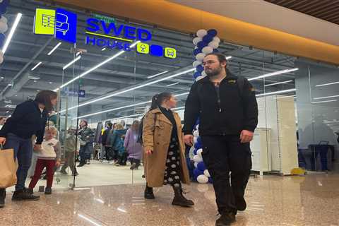 An Ikea copycat just opened its doors in Moscow &mdash; and some customers are not impressed