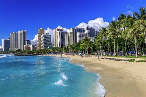 People living in New York, San Francisco, and Honolulu need to earn $300,000 to feel like they're making $100,000 as inflation bites, survey says