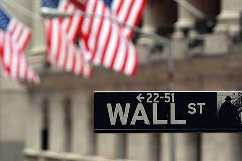 US stocks edge higher as traders get ready for a big week of corporate earnings