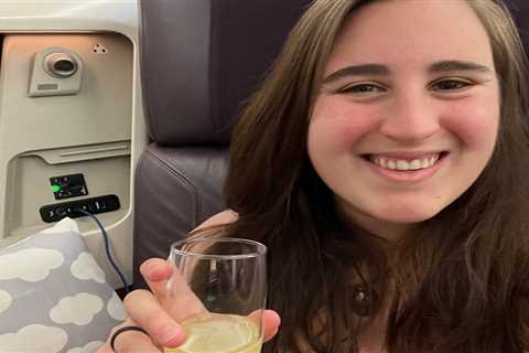 I've flown in 4 different business class seats in the past year and each had something that set it apart. Here's how Singapore Airlines, ANA, Air New Zealand, and La Compagnie compare.