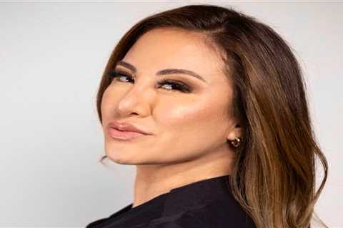 I left teaching and now make $450,000 in revenue a year covering up scars and stretch marks with tattoos. Here's how I built my lucrative business from scratch.