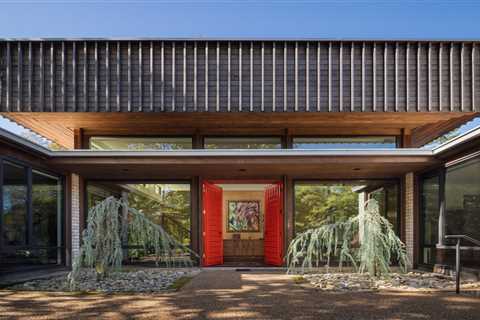 A Tennessee Midcentury Topped With a Curious Hat Gets a Reverent Renovation