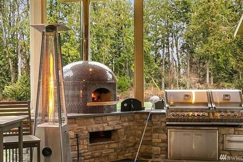 The trendiest thing that adds value to your home &ndash; and livens up your summer BBQ: a pizza oven