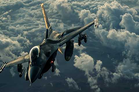 Ukraine wants F-16s to shoot down Russian strike fighters dropping bombs it can't beat. Airpower experts say give them the jets.