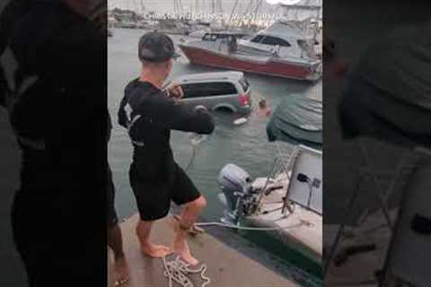 Sailboat crew rescues tourists from car sinking in Hawaiian harbor