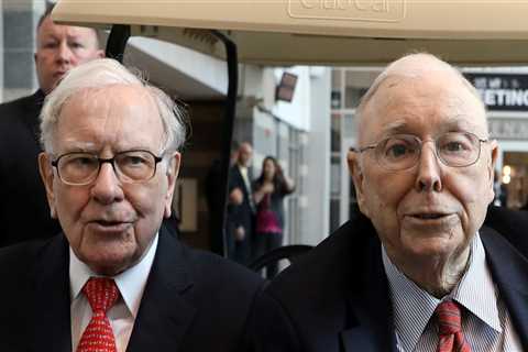 Charlie Munger pockets $70,000 a year from a $1,000 investment he made in 1962 - and has likely raked in over $1 million in total