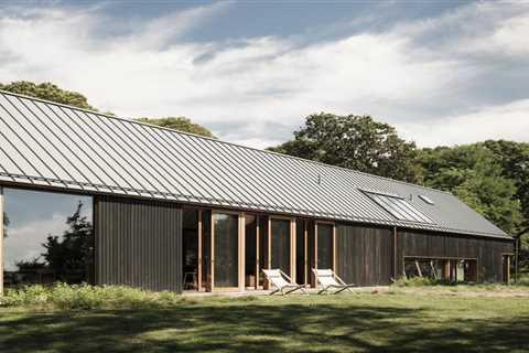 Summer Camp Is In Session at This Barnlike Weekend Retreat on Long Island