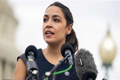 AOC mocks DeSantis over his glitch-plagued presidential announcement on Twitter with Elon Musk