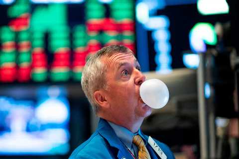 The AI hype gripping the stock market will resemble a miniature dot-com bubble, UBS's Art Cashin says