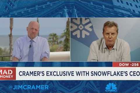 We can't lose sight of larger trends by zeroing in on a single period, says Snowflake CEO